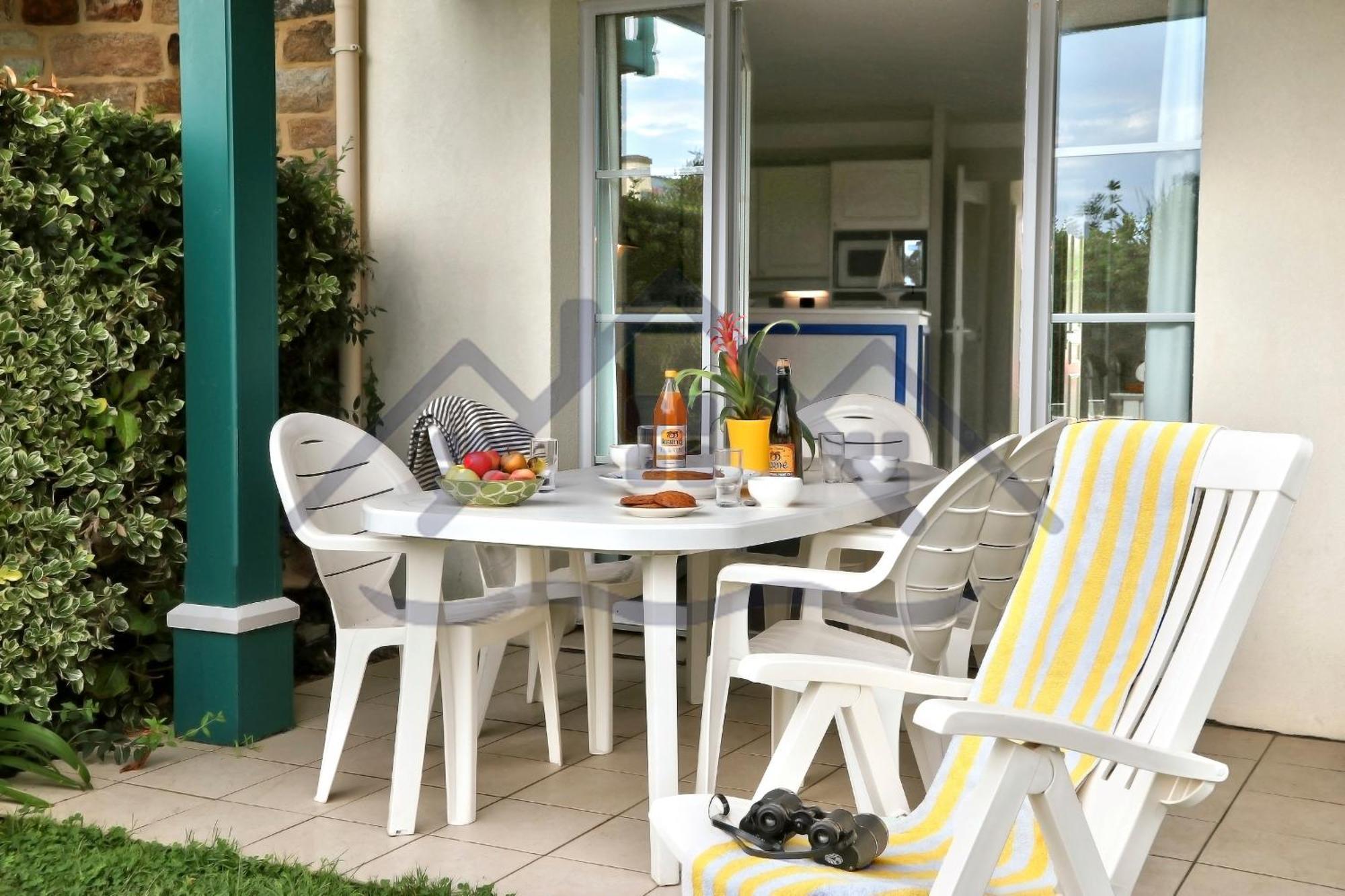 Localise - A06 - Entierement De Plain-Pied Avec Petite Vue Mer - Donnant Sur La Piscine Et Le Jardin - Wifi Inclus - Draps Inclus - Guilvinec Luaran gambar
